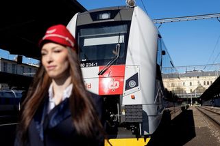 Léto na kolejích: pasažéry trápí výluky a dlouhá zpoždění vlaků - Novinky